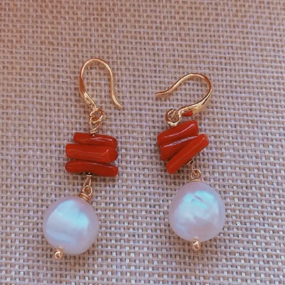 ☀️ Jewelry 2 for $20☀️ Baroque Pearl Coral Earrings